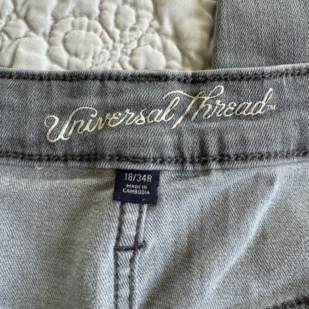 Universal thread cropped jeans